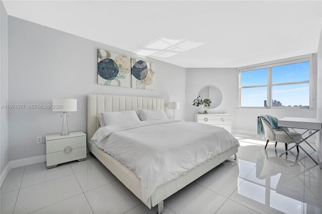 Building Photo - 1985 S Ocean Dr