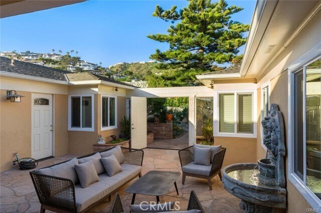 Building Photo - 557 Blumont St