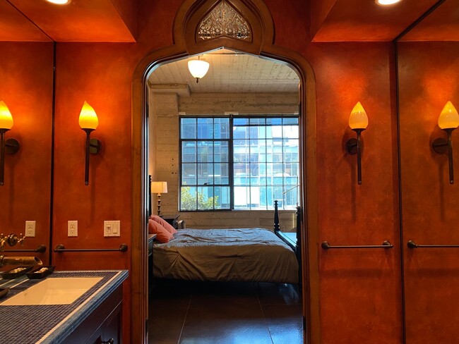 Building Photo - LUXURY TOP-FLOOR 2BR/2.5BA PENTHOUSE LOFT ...