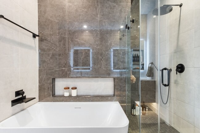 Building Photo - 1504 Ennis St