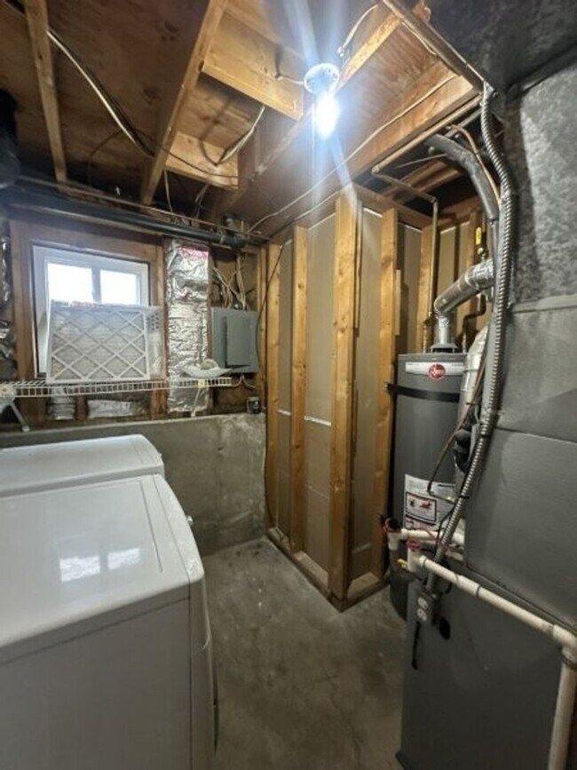 Building Photo - 700 700 W