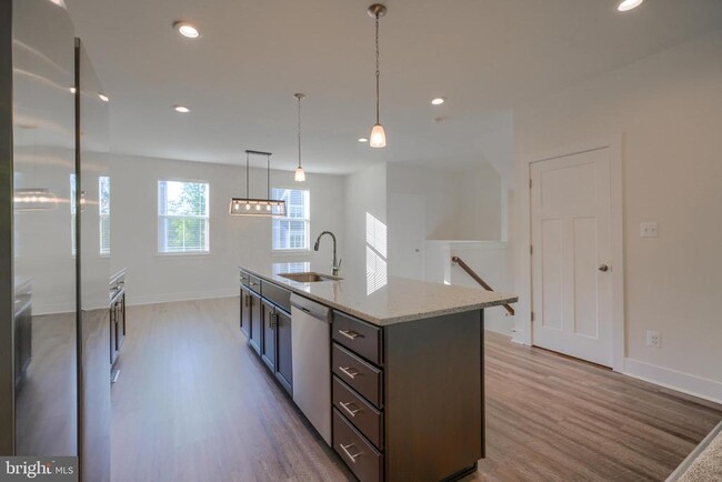 Building Photo - 617 Snapdragon Ct