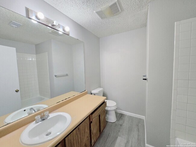 Building Photo - 5507 Roanwood