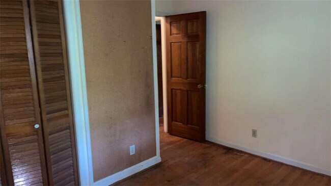 Building Photo - 416 Barbashela Dr