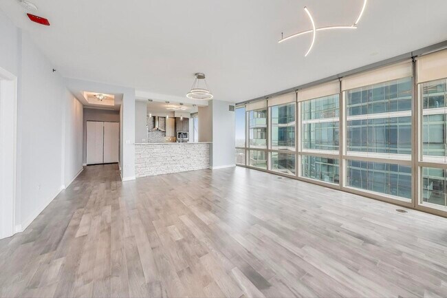 Building Photo - 1211 S Prairie Ave