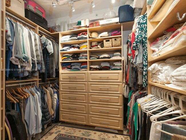 Building Photo - 140 Meridian Ave