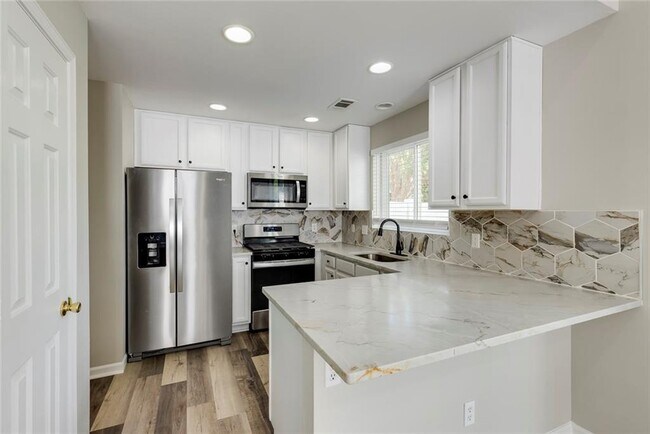 Building Photo - 283 Hiawassee Dr