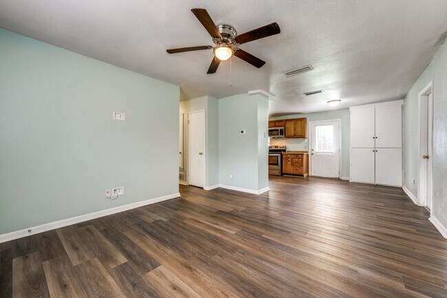 Building Photo - 509 Woodford Ln