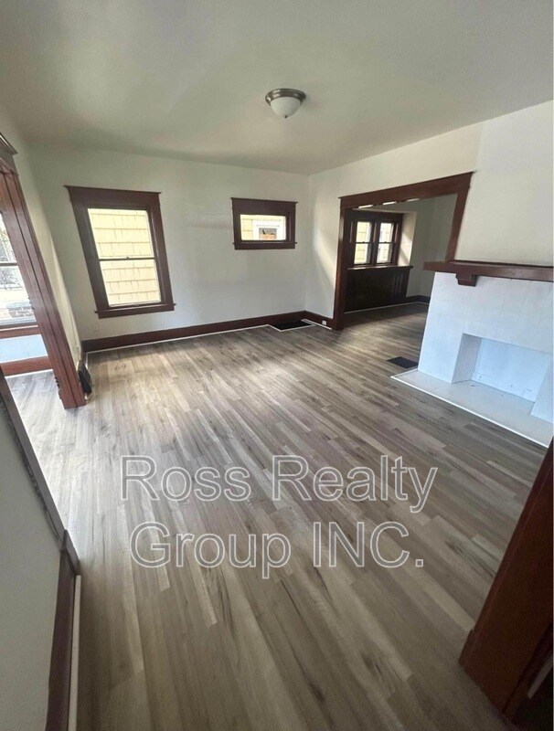 Building Photo - 2758 Monroe St