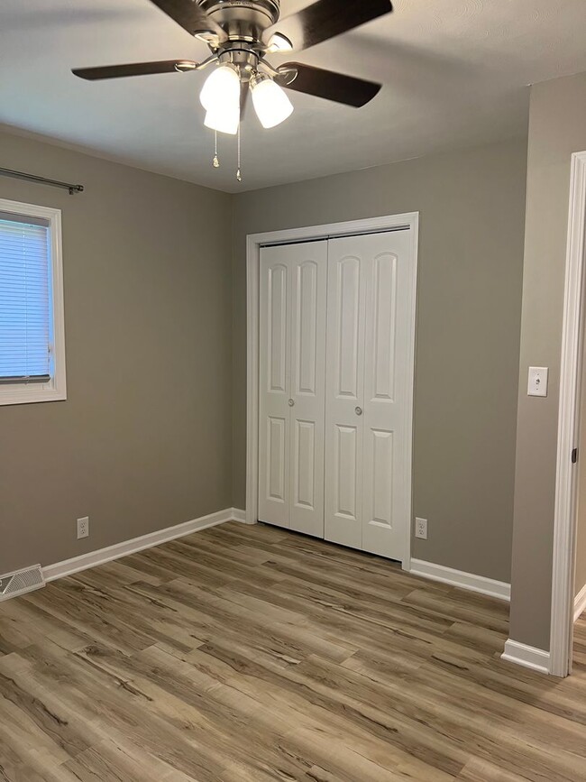 Building Photo - Newly remodeled 3 bedroom, 1 bathroom, 1 c...