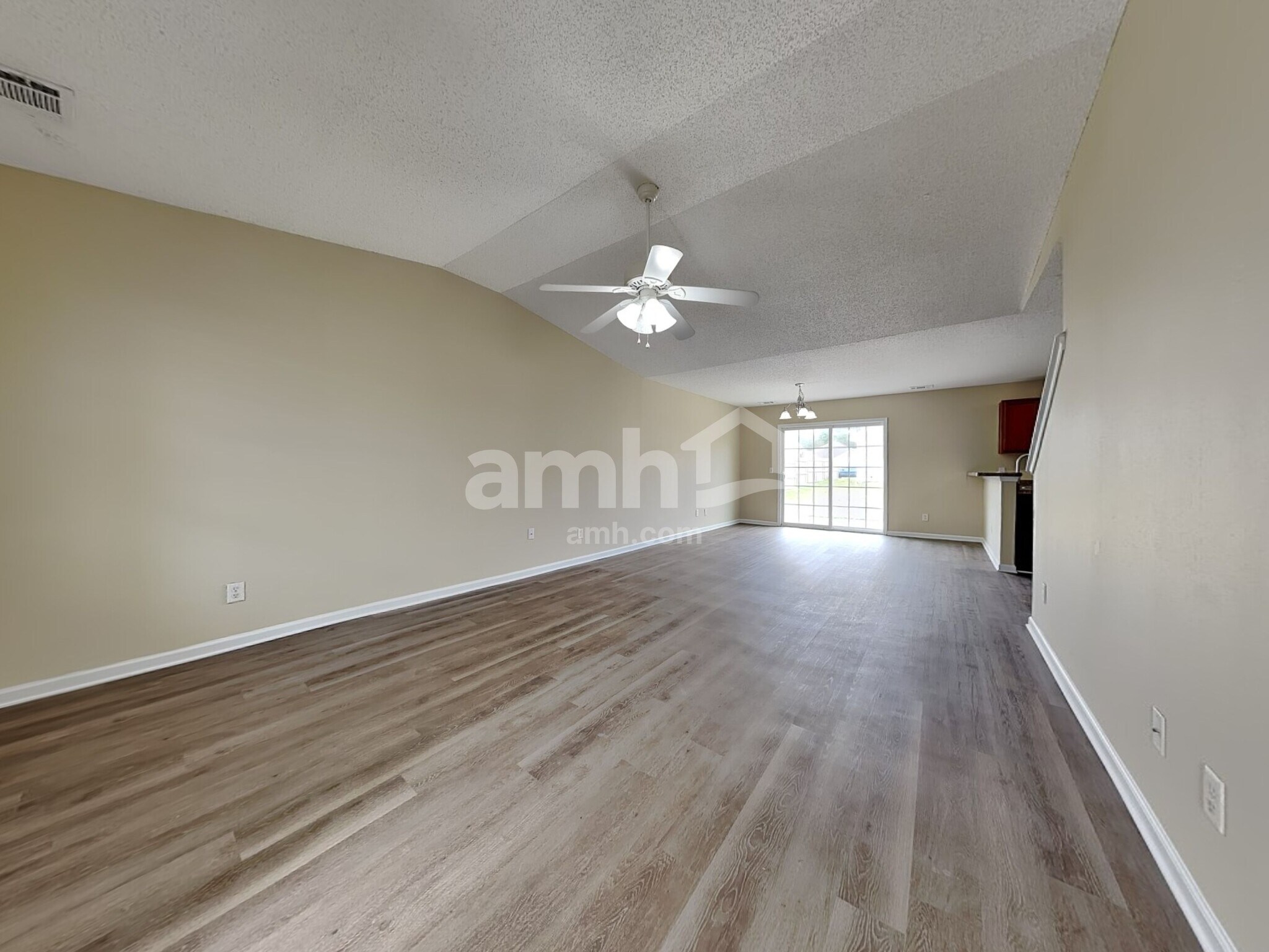 Building Photo - 15 Beacon Ln