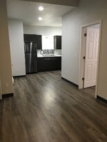 Building Photo - 410 E Mill St