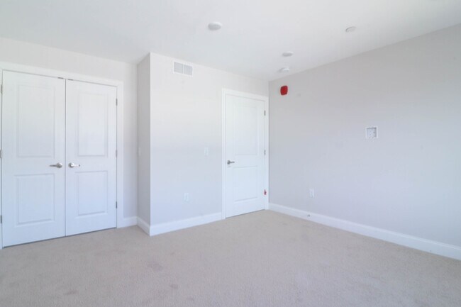 Building Photo - 4 Montvale Ave
