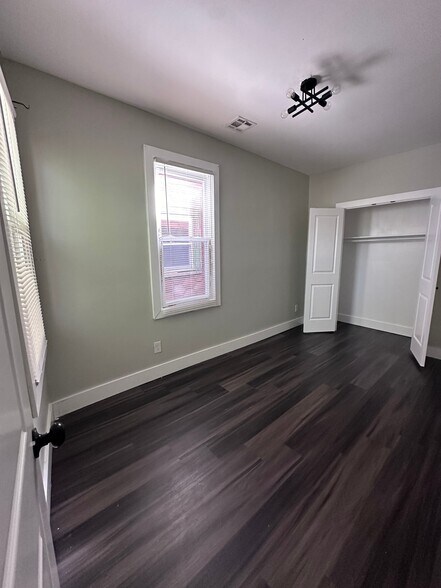 Building Photo - 154 Sanford St