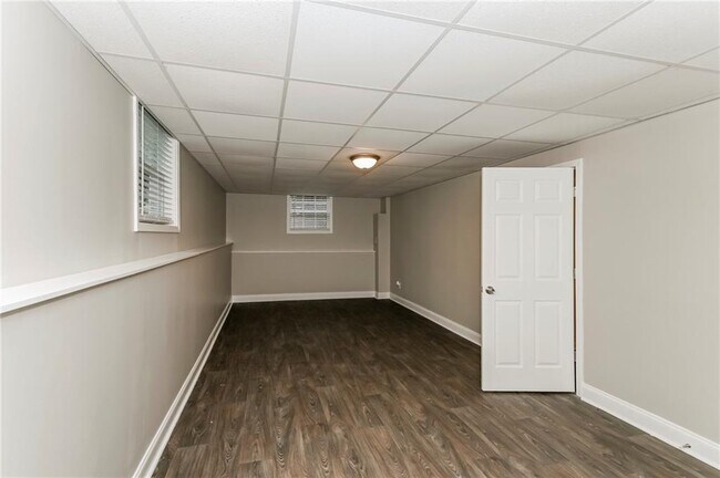 Building Photo - 331 S Red Oak Way