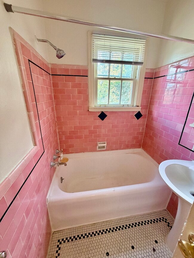 Building Photo - The Gardenia