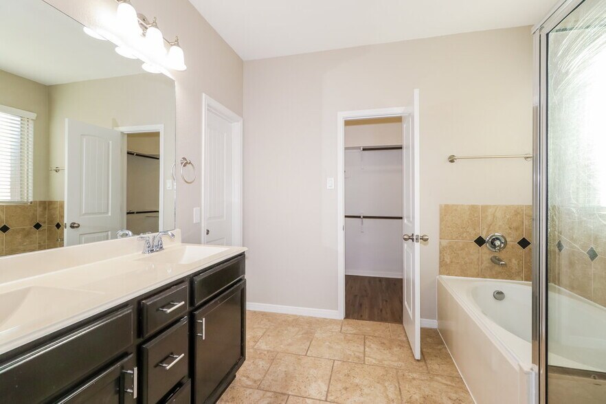 Building Photo - 21604 Hackamore Ct