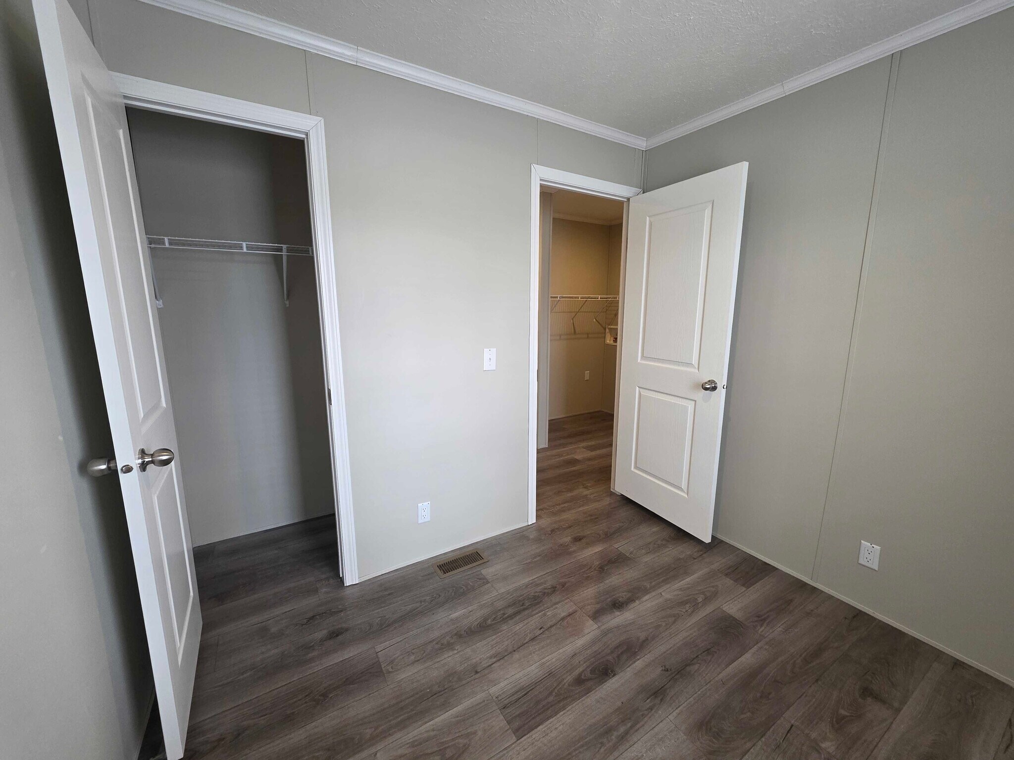 Building Photo - 4620 Hemlock Loop