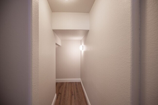 Building Photo - Beautiful 4 Bedroom 2.5 bath Home in the Southwest!