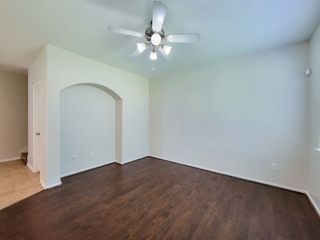 Building Photo - BEAUTIFUL 3 BEDROOM 2 BATH TOWNHOME THAAT ...