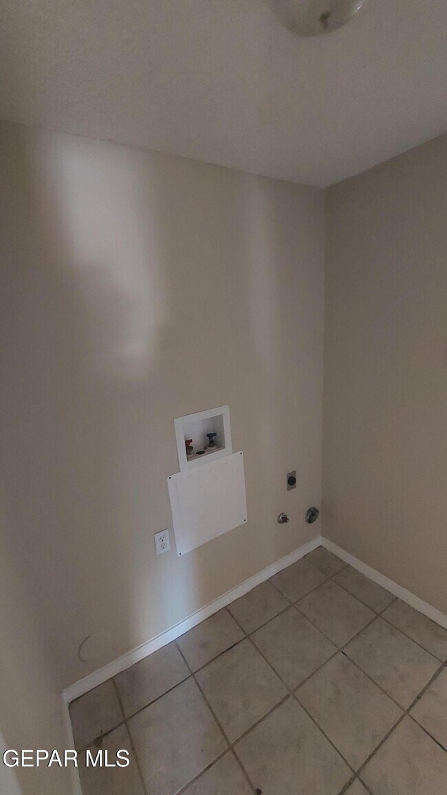 Building Photo - 7744 Luz De Camino Way