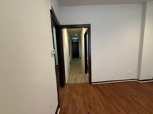 Building Photo - 2136 S Homan Ave