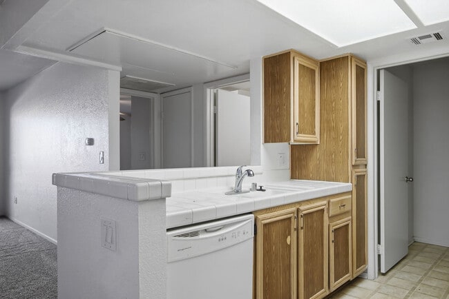 Building Photo - 1908 Mountain Hills Ct