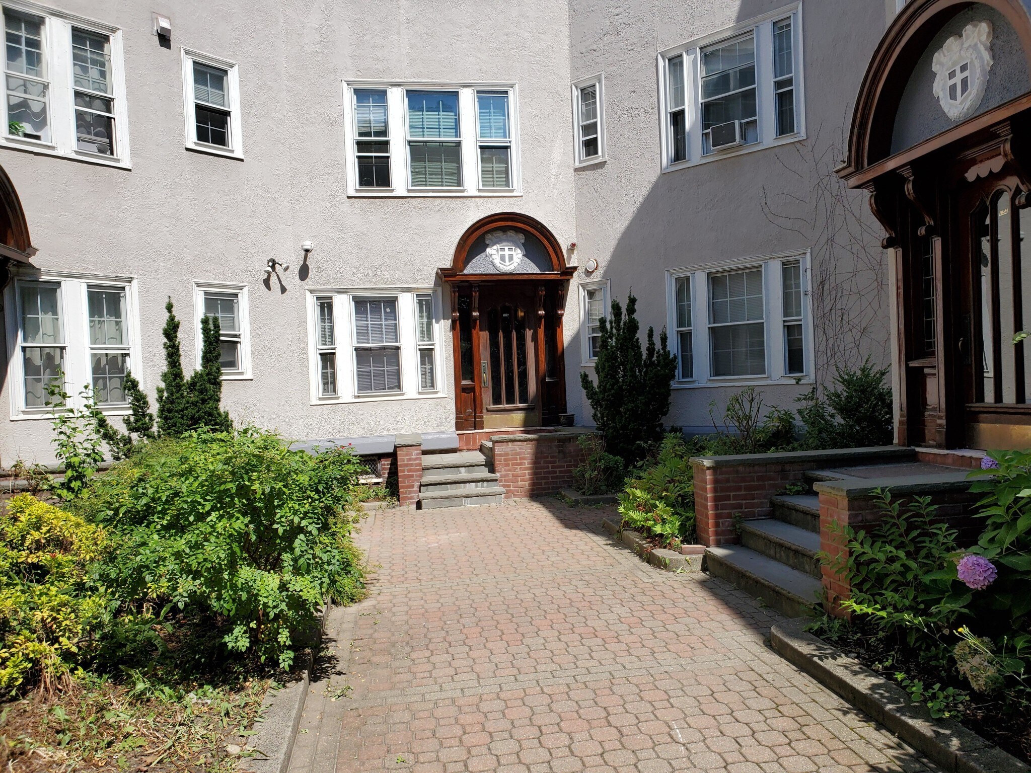 Building Photo - 158 Magazine St