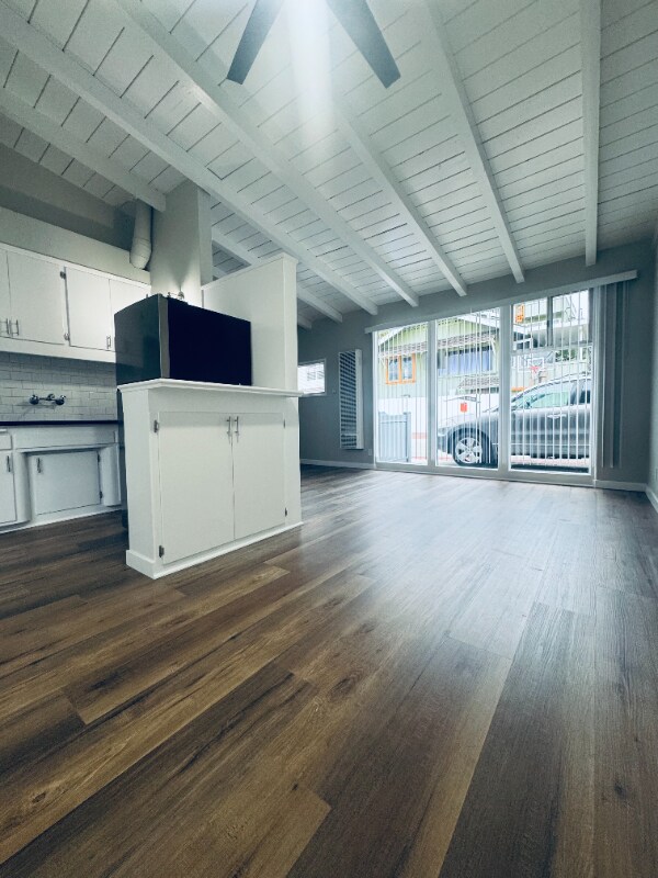 Building Photo - 2026 Hermosa Ave