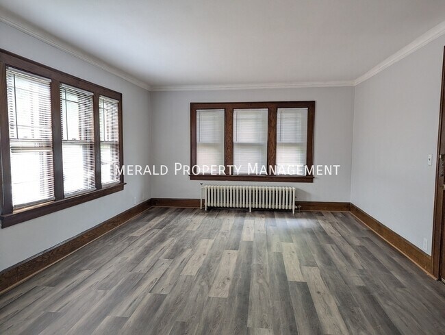 Building Photo - 1331 Evelyn St