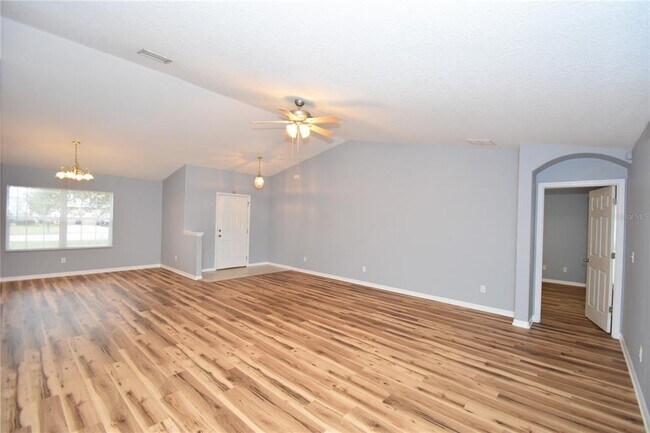 Building Photo - 26 Roller Ln