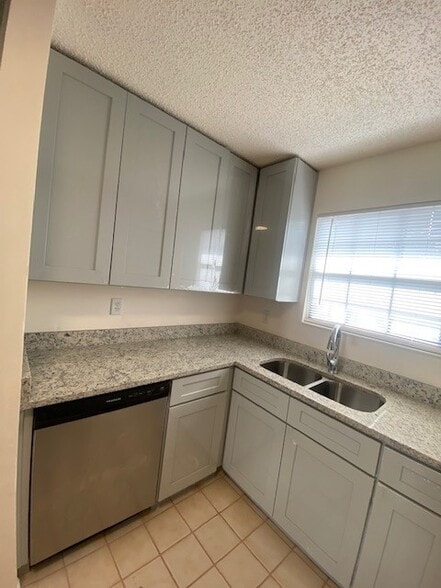 Building Photo - 19 Woodstone Ln