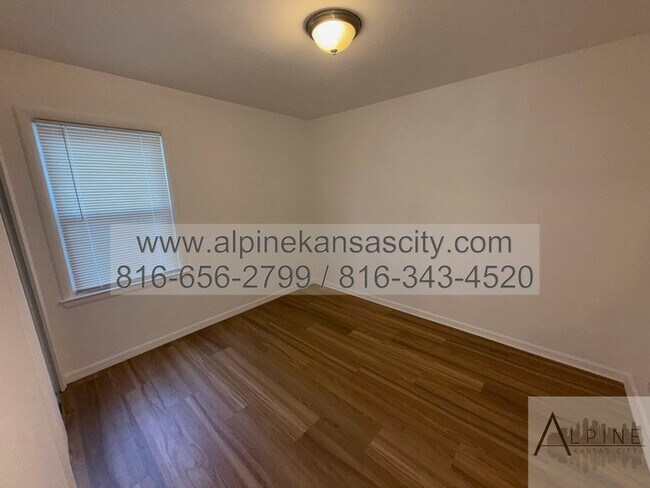 Building Photo - Cozy Updated Home