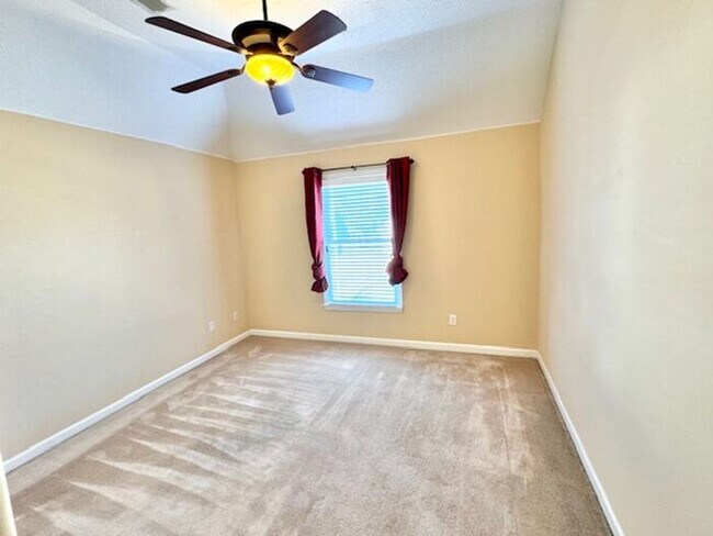 Building Photo - Now leasing a 4-bedroom 2.5 bath home in Arlington. Great location and great schools!