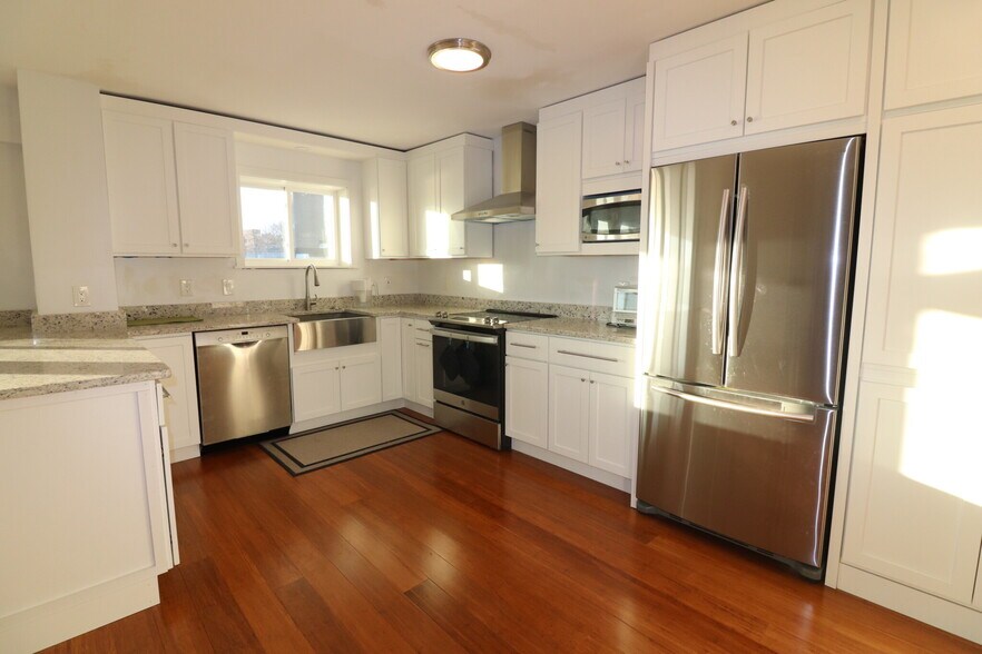 Building Photo - 131 Sewall Ave