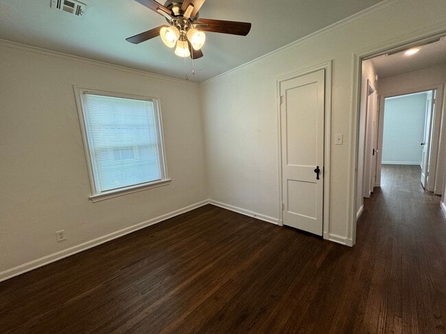 Building Photo - Adorable 2 bedroom 1 bath!