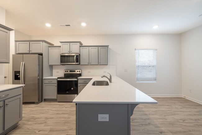 Building Photo - 3BD Townhome Convenient to Hwy 74/ Minutes to Bypass- AVAILABLE MARCH 2026