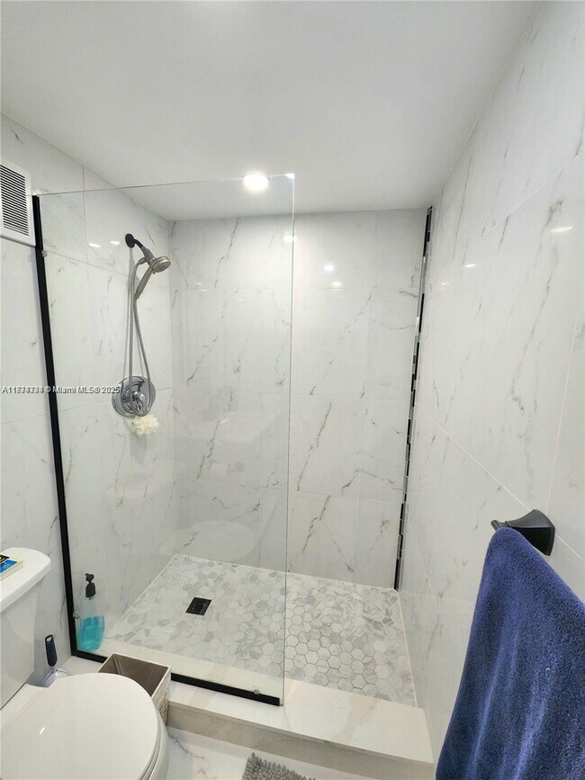 Building Photo - 3725 S Ocean Dr