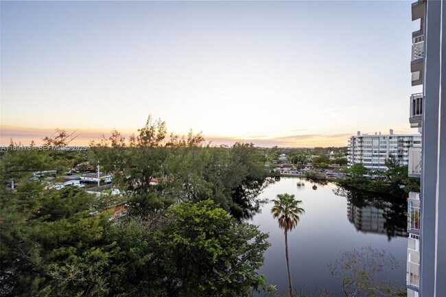 Building Photo - 1300 NE Miami Gardens Dr