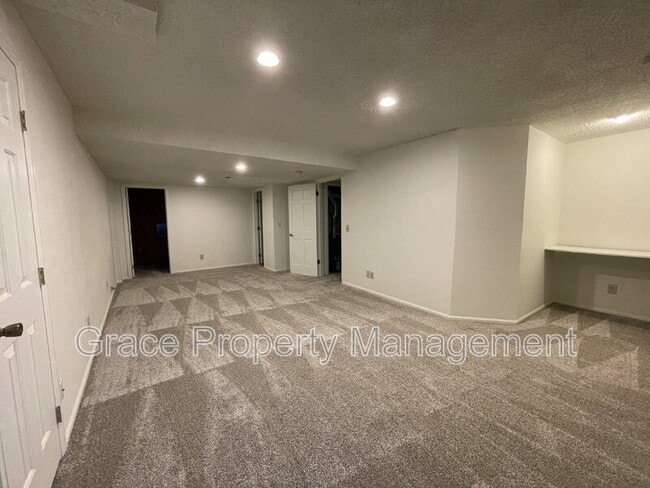 Building Photo - 2351 Ranch Dr
