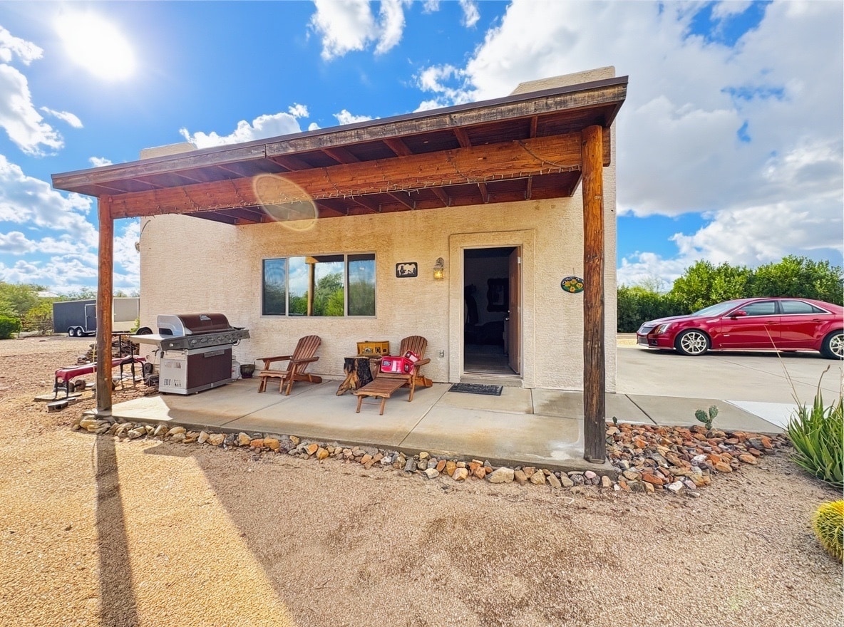 Building Photo - 1033 E Irvine Rd