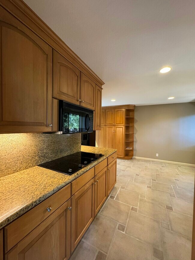 Building Photo - 2439 Sharon Oaks Dr