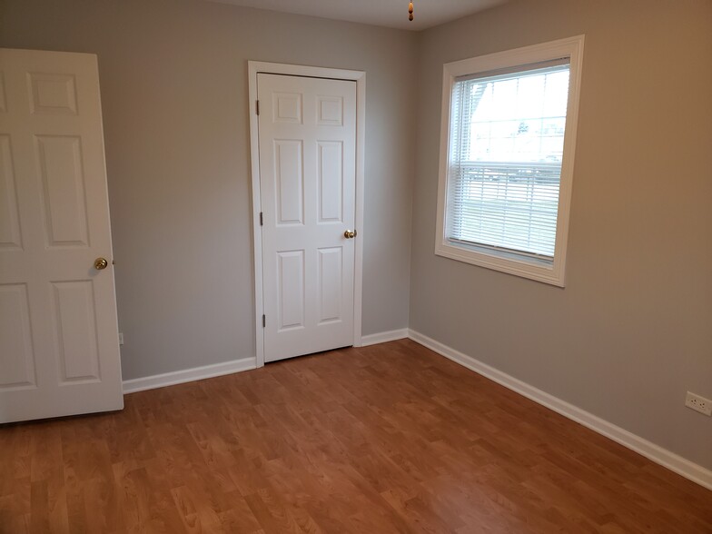 Bedroom with walking closet - 1248 Mae Ct