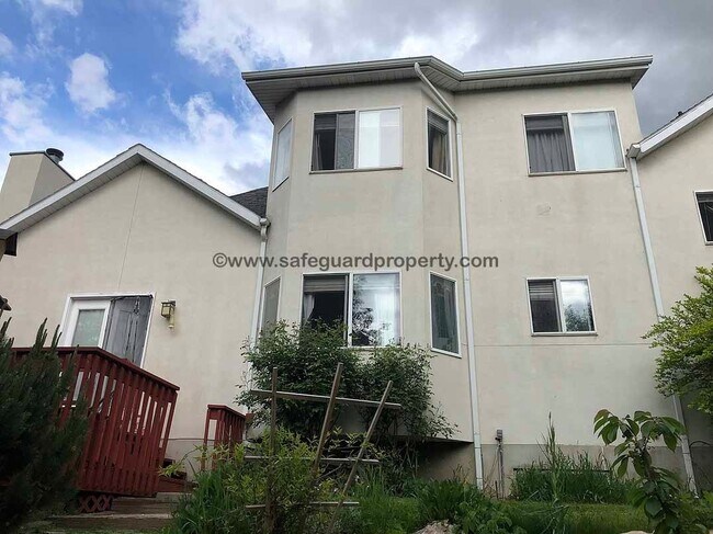 Building Photo - Wonderful 4 Bedroom Home with an Office in...