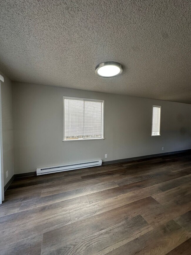 Building Photo - 102108-CLEV-00