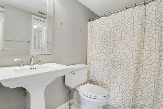 Building Photo - 8388 SE Croft Cir