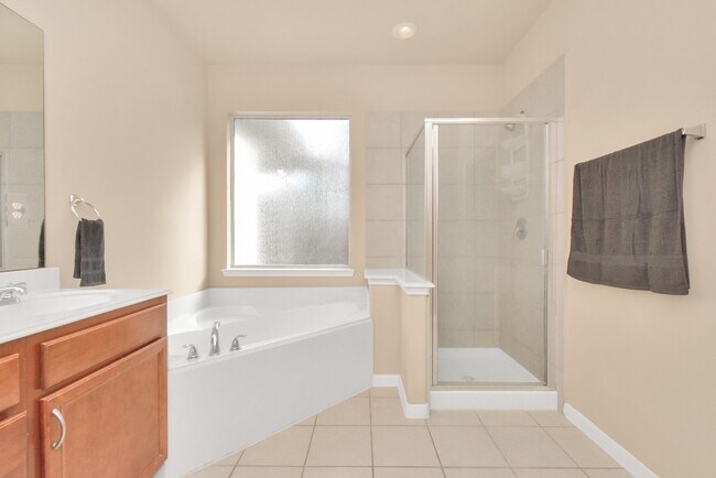 Building Photo - 25206 Hazel Ranch Dr