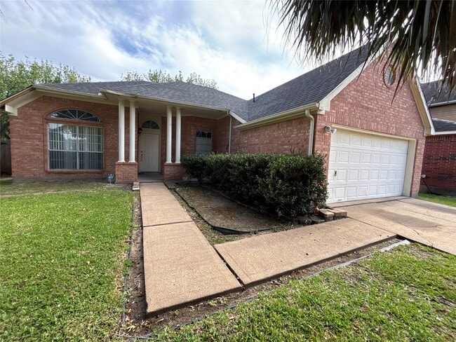 Building Photo - 15803 Mission Estates Ct