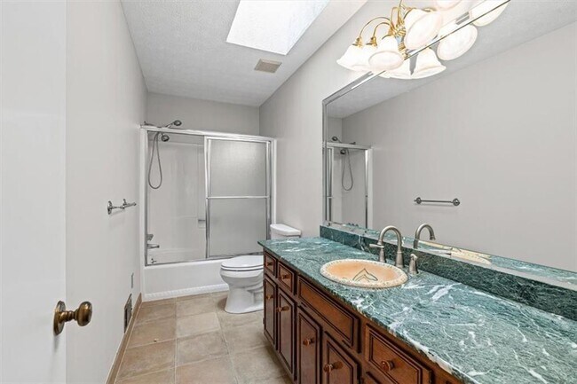 Building Photo - 2420 Castle Ln NE