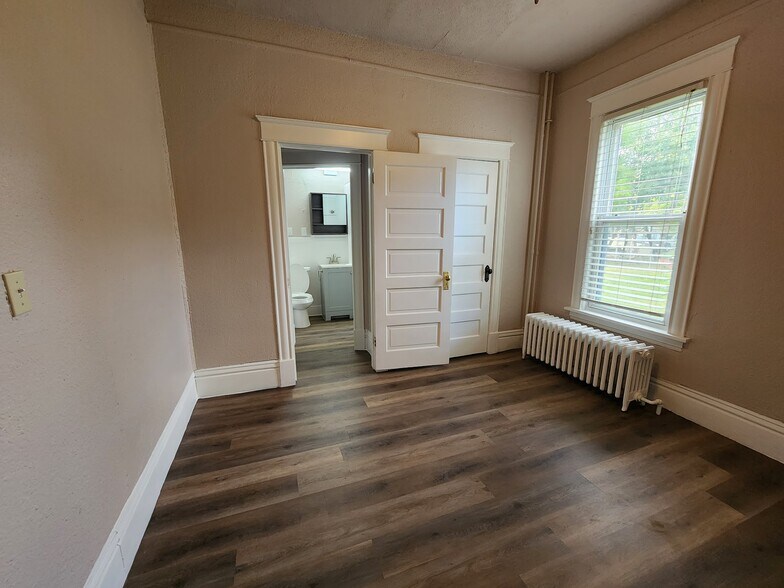 Master Suite - 2717 Aldrich Ave N